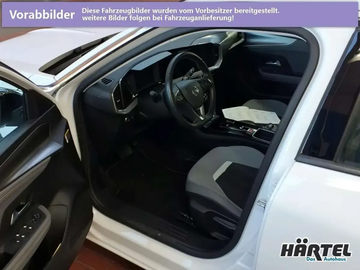 Gebraucht Opel Mokka-e Elegance 100 kW (136 PS) 2022 Jade weiß (white), metallic SUV