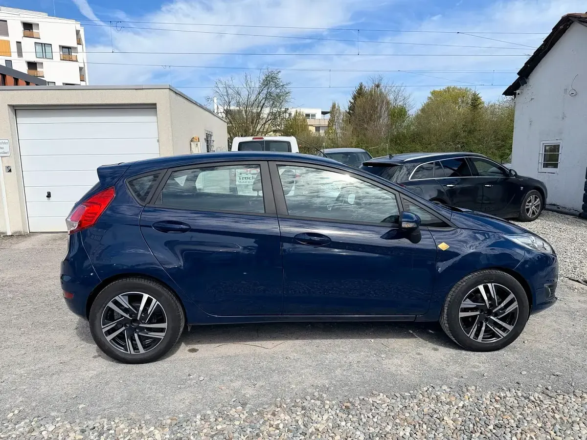 Gebraucht Ford Fiesta 100 PS (73 kW) 2017 Blau Kleinwagen