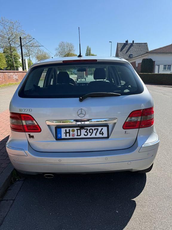Używany Mercedes B170 116 KM (85 kW) 2005 Srebrny Minivan