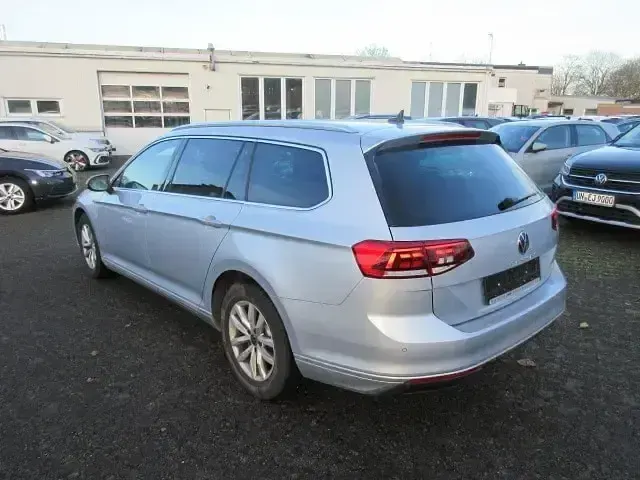 Gebraucht VW Passat Business 150 PS (110 kW) 2023 Scale silver (metallic) Kombi