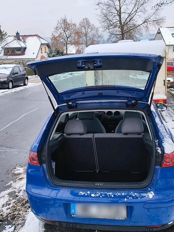 Blau Gebraucht 2003 Seat Ibiza Kleinwagen | 700 € (Guter Preis) - Bild 1/4