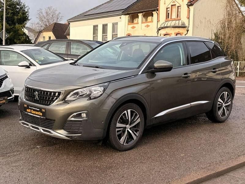 Grau Gebraucht 2017 Peugeot 3008 Allure Van / Kleinbus | 9.999 € (Superpreis) - Bild 1/4
