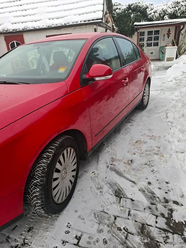 Gebraucht VW Passat 122 PS (89 kW) 2010 Rot Limousine