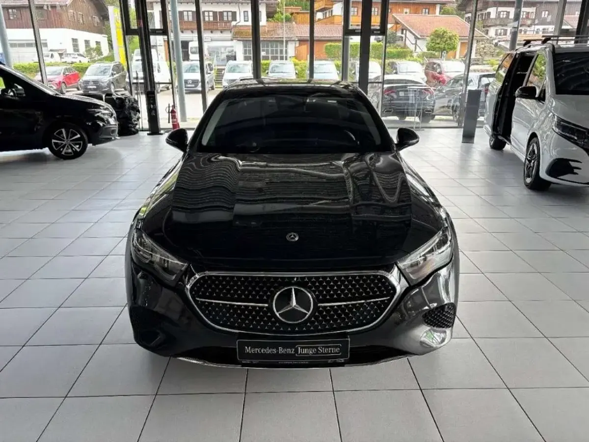 Gebraucht Mercedes E220 Avantgarde 197 PS (144 kW) 2025 Grau Limousine