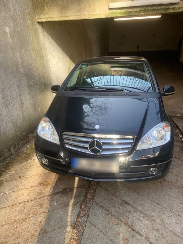 Gebraucht Mercedes A160 Elegance 95 PS (69 kW) 2010 Schwarz Kleinwagen