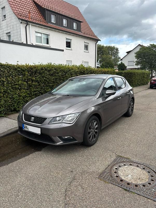 Grau Gebraucht 2015 Seat Leon I-Tech Kleinwagen | 7.700 € (Fairer Preis) - Bild 1/4