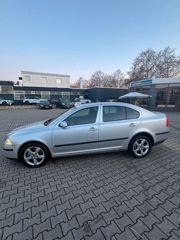 Gebraucht Skoda Octavia 105 PS (77 kW) 2005 Silber Limousine