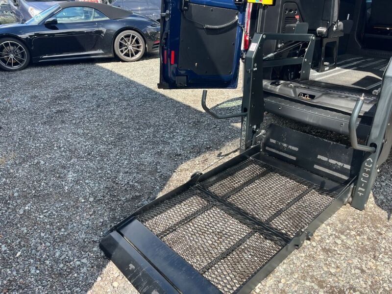 Second-hand Ford Transit 105 CP (77 kW) 2018 Albastru Monovolum