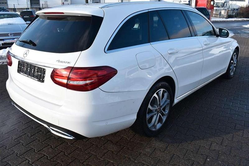Gebraucht Mercedes C220 170 PS (125 kW) 2018 Weiß Kombi
