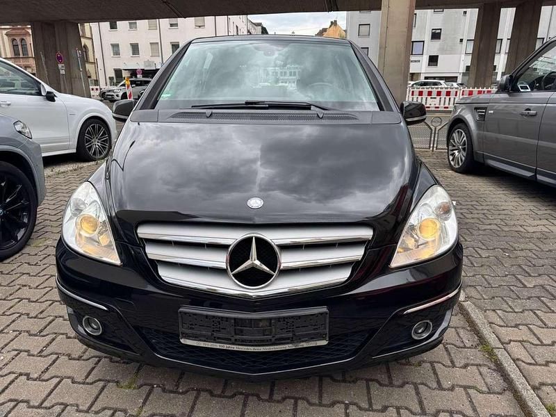 Schwarz Gebraucht 2010 Mercedes B180 Van / Kleinbus | 6.950 € (Fairer Preis) - Bild 1/4