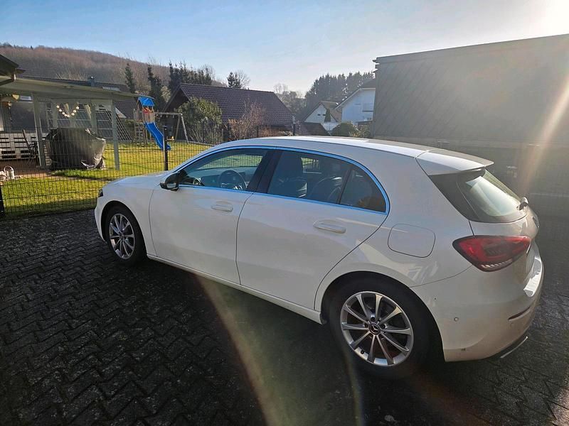 Gebraucht Mercedes A220 190 PS (139 kW) 2019 Weiß Limousine