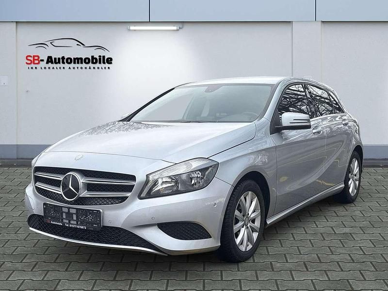 Gebraucht Mercedes A180 Sport 109 PS (80 kW) 2015 Polarsilber  metalliclack Kleinwagen