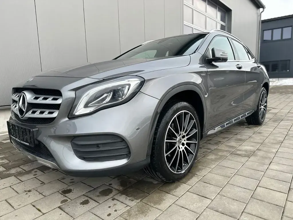 Gebraucht Mercedes GLA200 Edition 136 PS (100 kW) 2017 Grau SUV