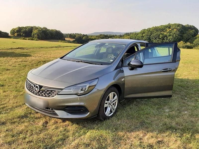 Grau Gebraucht 2020 Opel Astra Edition Limousine | 12.500 € (Fairer Preis) - Bild 1/4