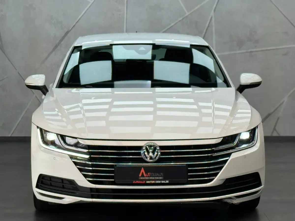 Gebraucht VW Arteon Basis 190 PS (139 kW) 2018 Weiß Kleinwagen