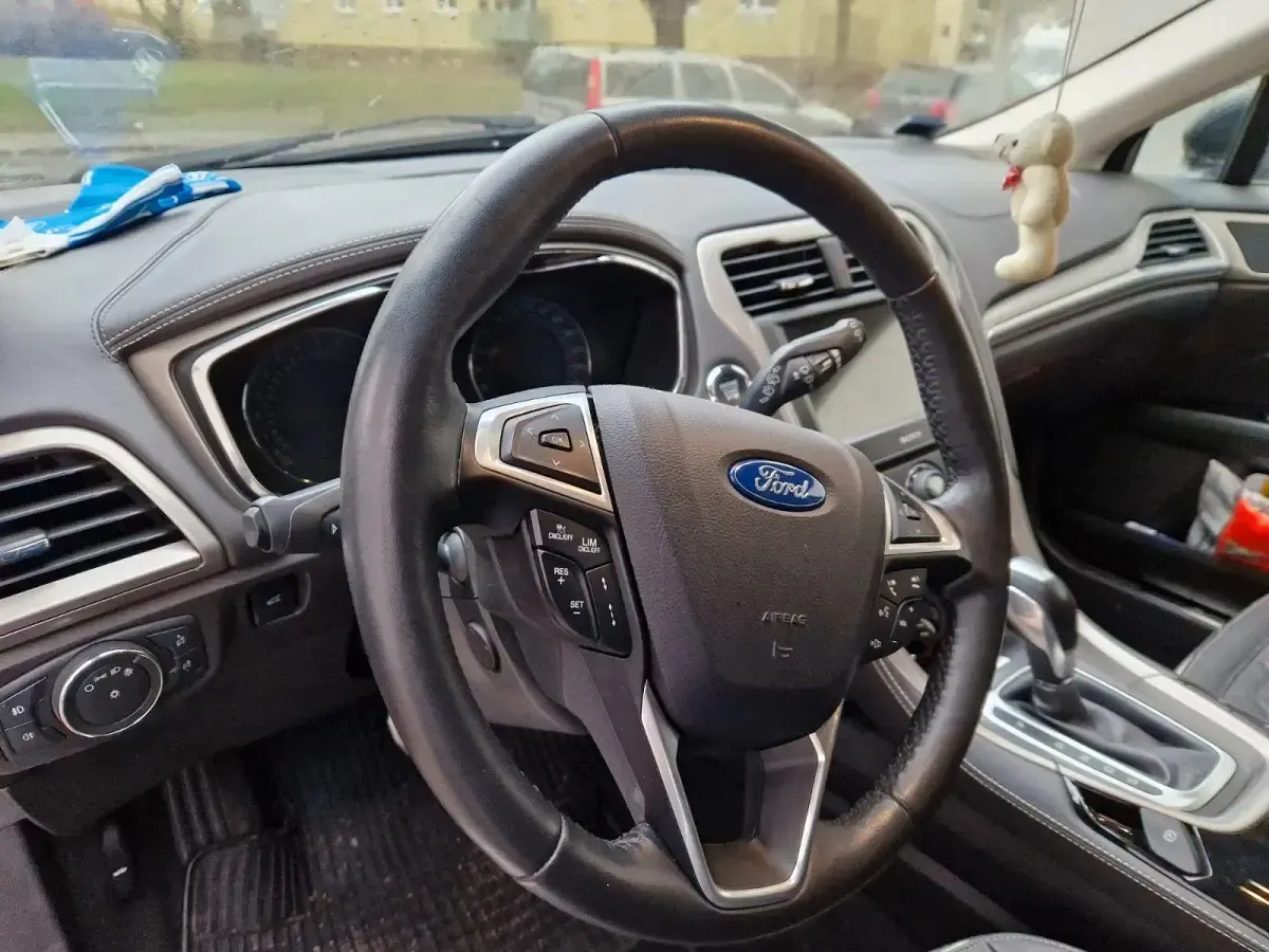 Używany Ford Mondeo Vignale 239 KM (175 kW) 2016 Czarny Kombi