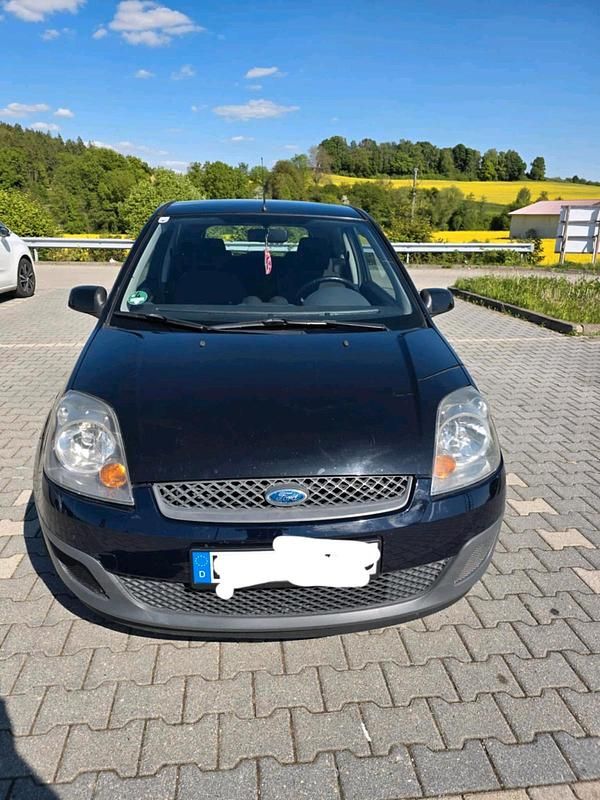 Gebraucht Ford Fiesta 81 PS (59 kW) 2008 Blau Kleinwagen