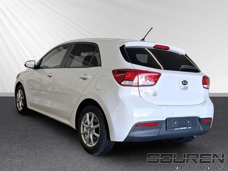 Gebraucht Kia Rio DREAM-TEAM Edition 84 PS (61 kW) 2017 Weiß Limousine