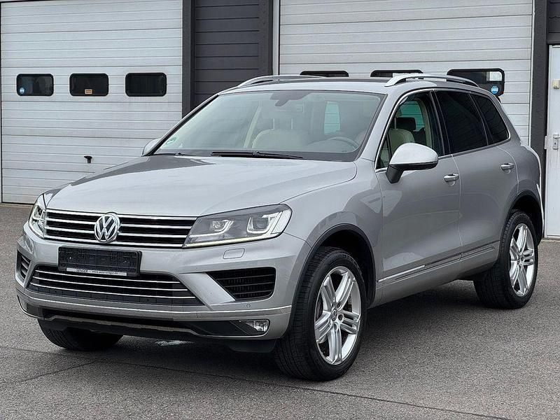 Silber Gebraucht 2015 VW Touareg Terrain Tech SUV | 15.500 € (Fairer Preis) - Bild 1/4