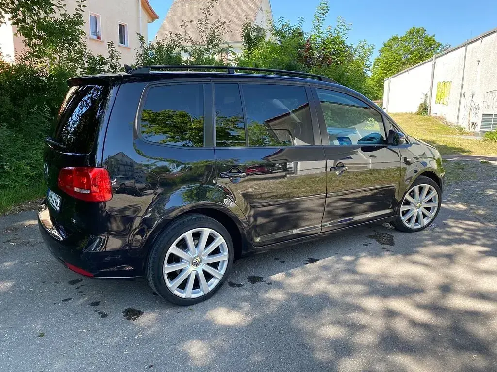 Gebraucht VW Touran Match 105 PS (77 kW) 2012 Schwarz Van / Kleinbus