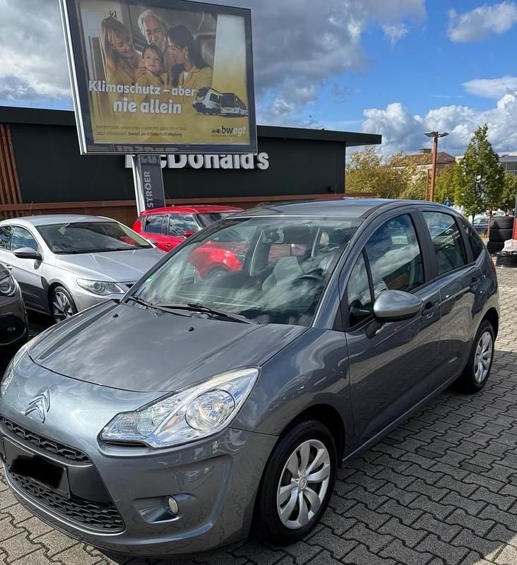 Grau Gebraucht 2010 Citroën C3 Kleinwagen | 3.899 € - Bild 1/4