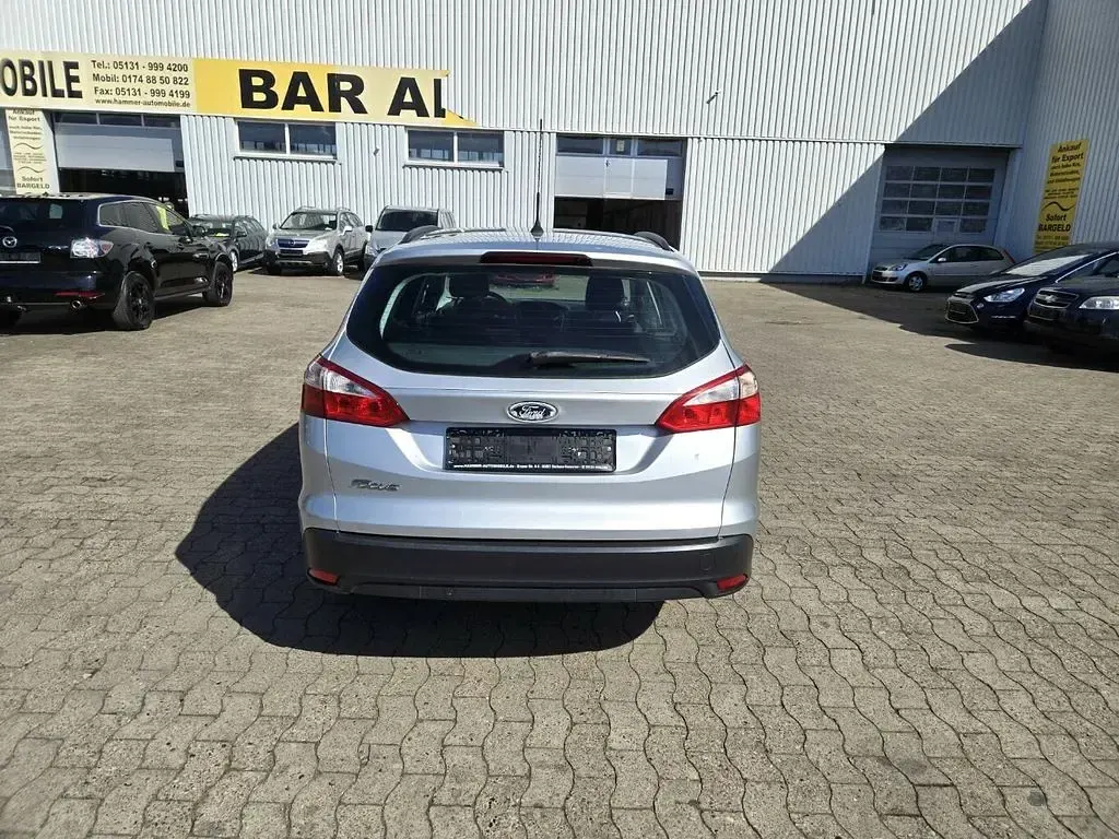 Gebraucht Ford Focus Trend 125 PS (91 kW) 2012 Silber Kombi