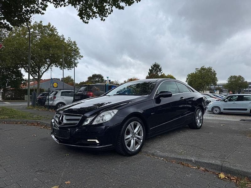 Blau Gebraucht 2009 Mercedes E250 Coupé | 7.990 € (Superpreis) - Bild 1/4