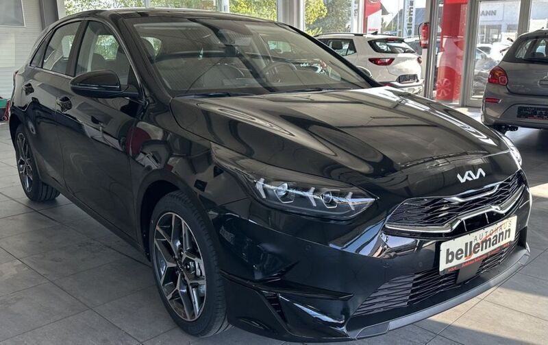 Neu Kia Ceed Spirit 140 PS (102 kW) 2025 Schwarz Kleinwagen