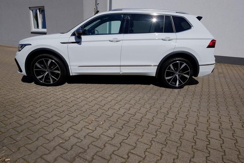 Weiß Gebraucht 2023 VW Tiguan Allspace R-line SUV | 35.999 € (Fairer Preis) - Bild 1/4