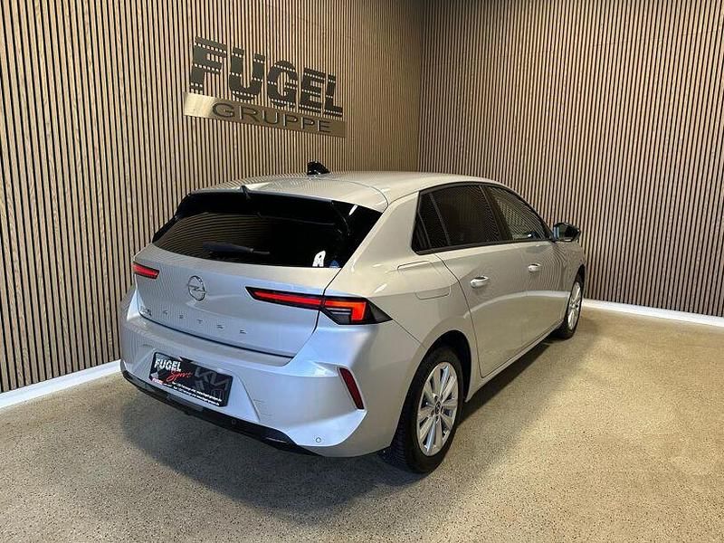 Gebraucht Opel Astra Elegance 131 PS (96 kW) 2023 Kristall silber (metallic) Limousine