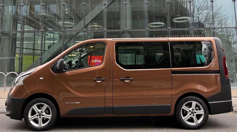 Gebraucht Renault Trafic Expression 145 PS (106 kW) 2017 Braun Van / Kleinbus