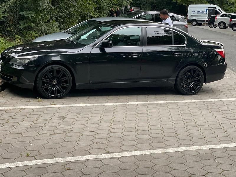 Schwarz Gebraucht 2008 BMW 530 Limousine | 10.900 € (Teuer) - Bild 1/4
