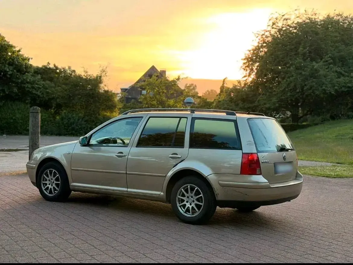 Gebraucht VW Bora 102 PS (75 kW) 2002 Gold Kombi