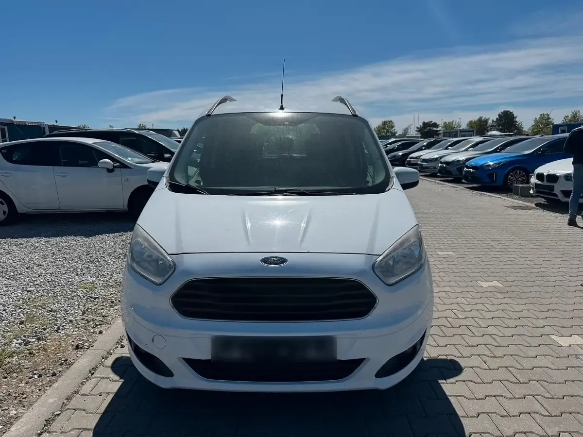 Gebraucht Ford Tourneo Courier 95 PS (69 kW) 2016 Weiß Van / Kleinbus