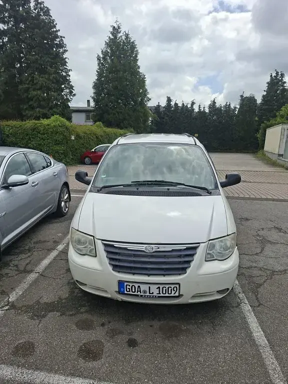 Second-hand Chrysler Grand Voyager 150 CP (110 kW) 2007 Alb Monovolum