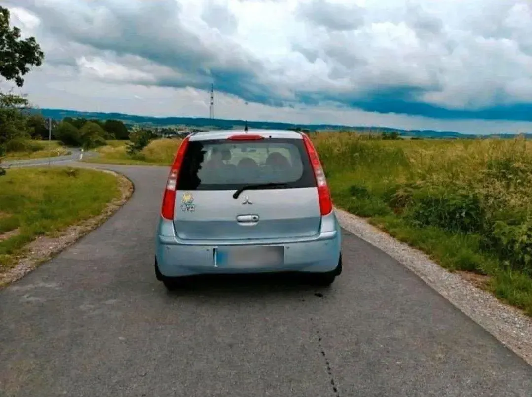Gebraucht Mitsubishi Colt Invite 95 PS (69 kW) 2004 Silber Kleinwagen