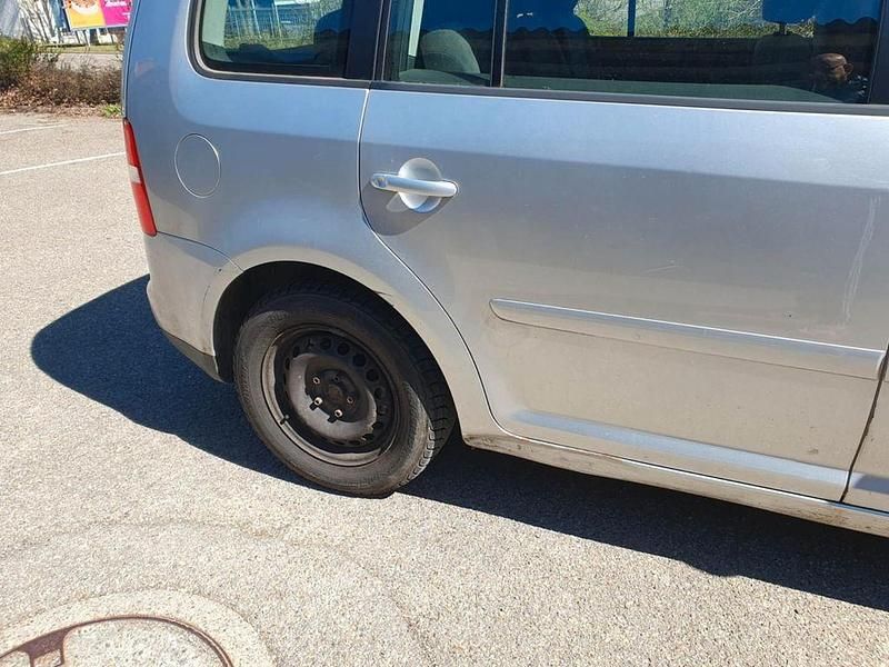 Gebraucht VW Touran 116 PS (85 kW) 2005 Silber Van / Kleinbus