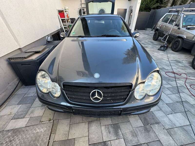 Grau Gebraucht 2005 Mercedes C180 Coupé | 2.900 € (Fairer Preis) - Bild 1/4