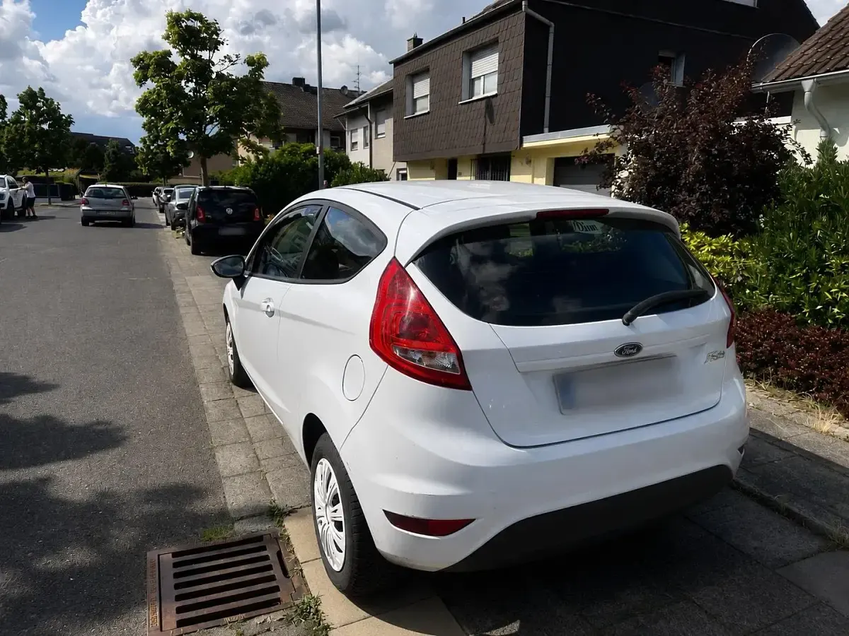 Gebraucht Ford Fiesta 60 PS (44 kW) 2009 Weiß Limousine