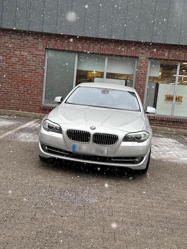Gebraucht BMW 523 204 PS (150 kW) 2010 Silber Limousine
