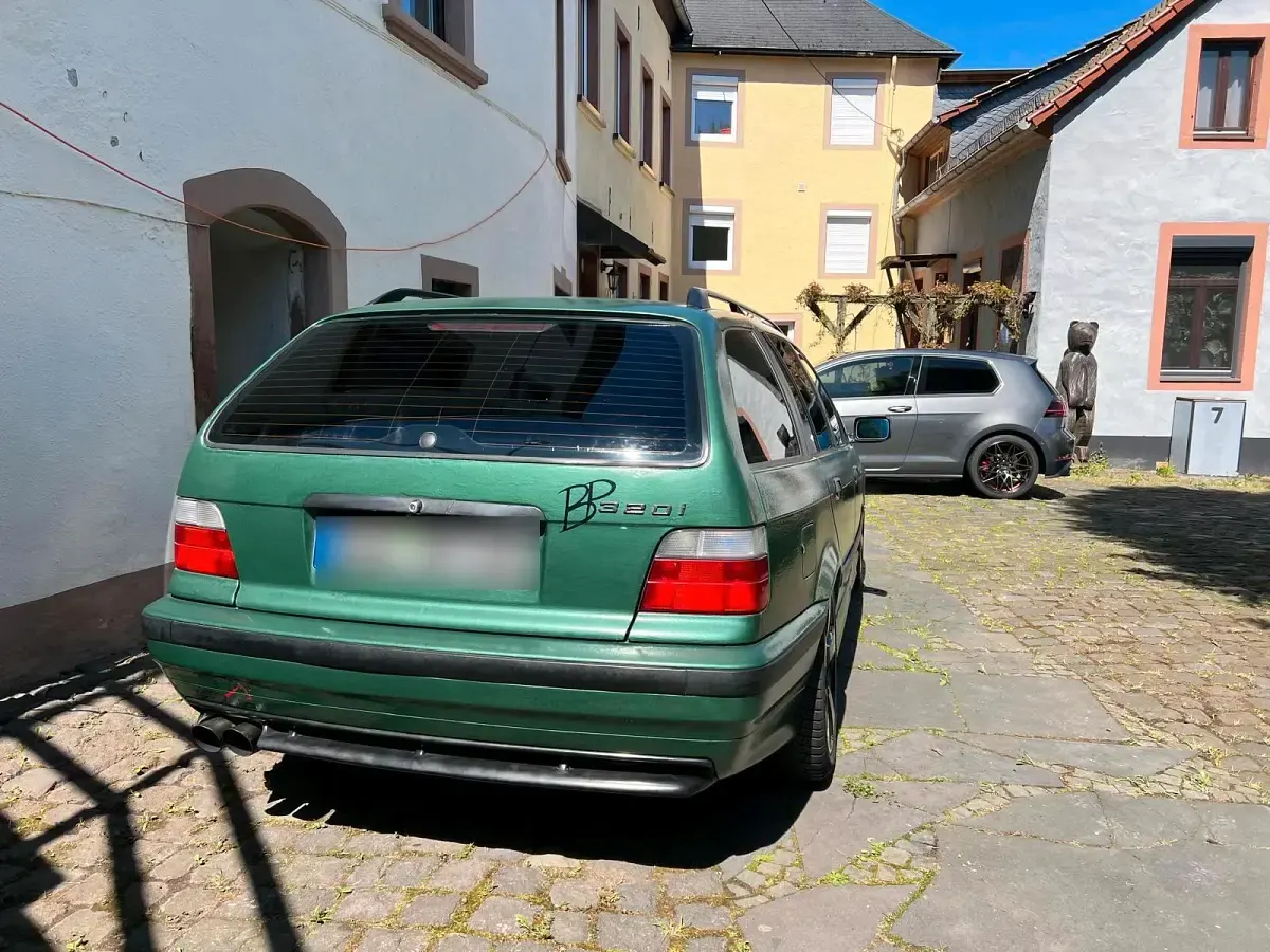 Gebraucht BMW 320 Basis 150 PS (110 kW) 1997 Grün Kombi