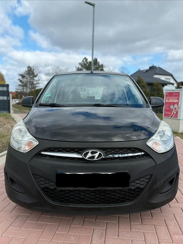 Gebraucht Hyundai i10 69 PS (50 kW) 2012 Schwarz Kleinwagen