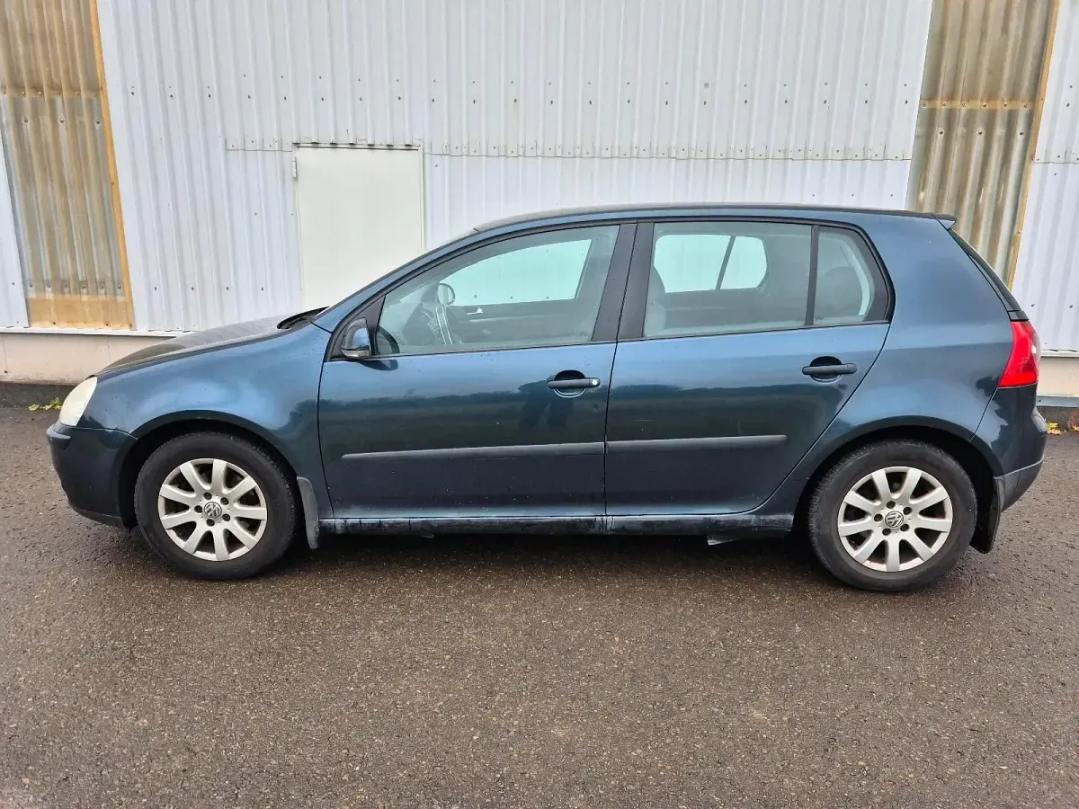 Gebraucht VW Golf V 102 PS (75 kW) 2004 Blau Kleinwagen