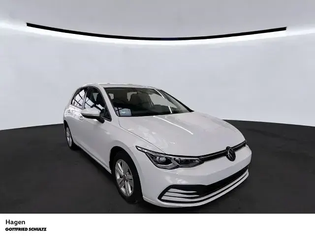 Gebraucht VW Golf VIII Life 131 PS (96 kW) 2023 Weiss Limousine