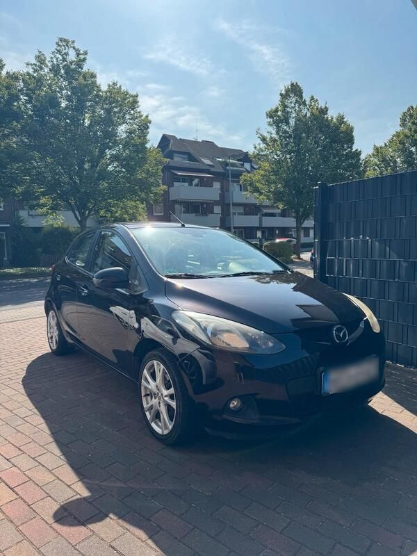 Braun Gebraucht 2008 Mazda 2 Kleinwagen | 2.199 € - Bild 1/4