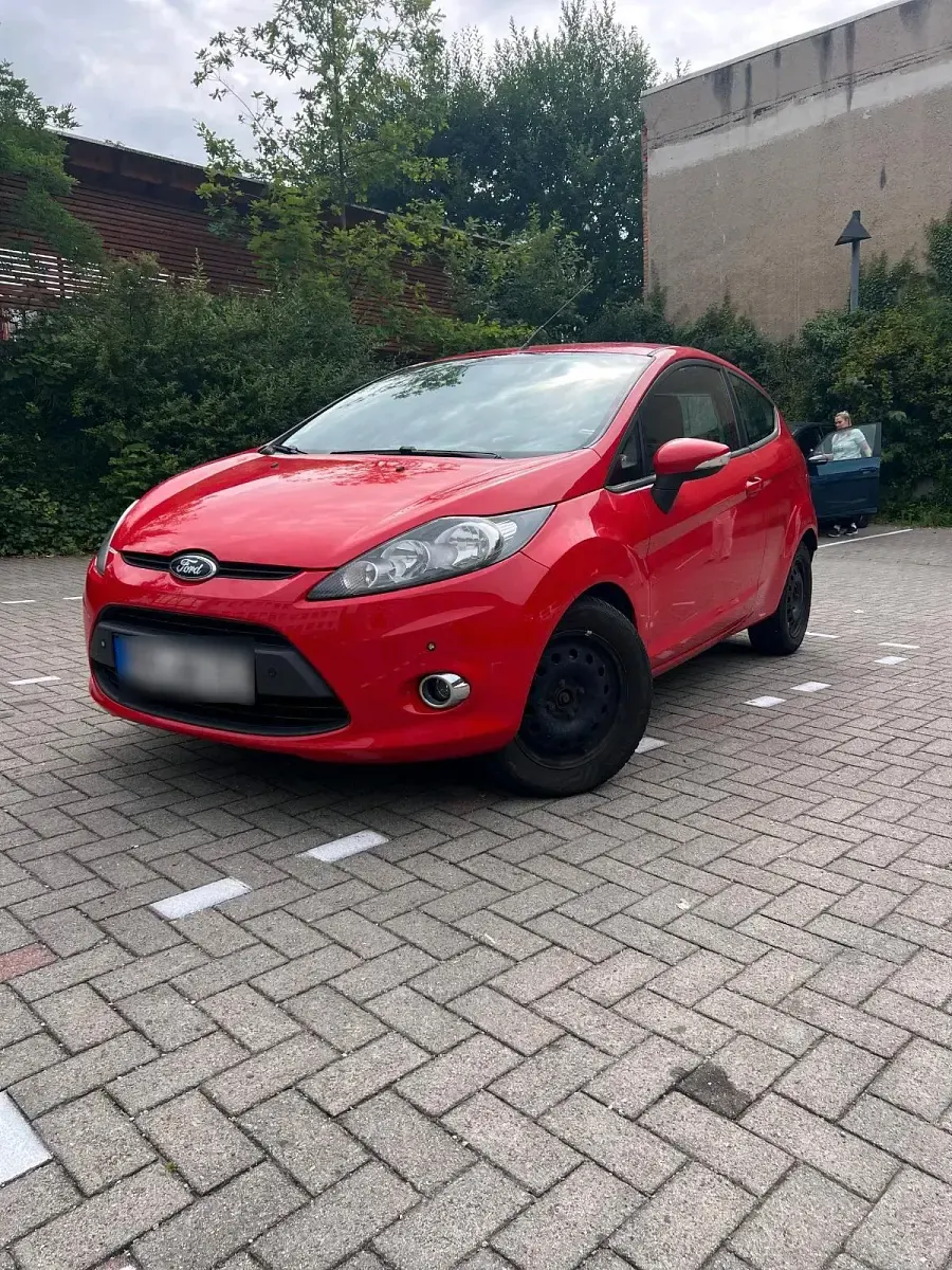 Gebraucht Ford Fiesta 90 PS (66 kW) 2011 Rot Kleinwagen