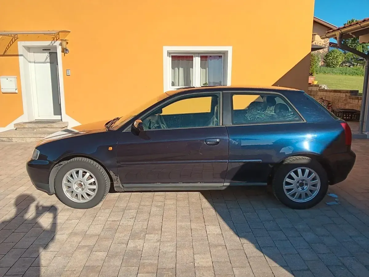 Gebraucht Audi A3 Ambiente 101 PS (74 kW) 1998 Blau Kleinwagen