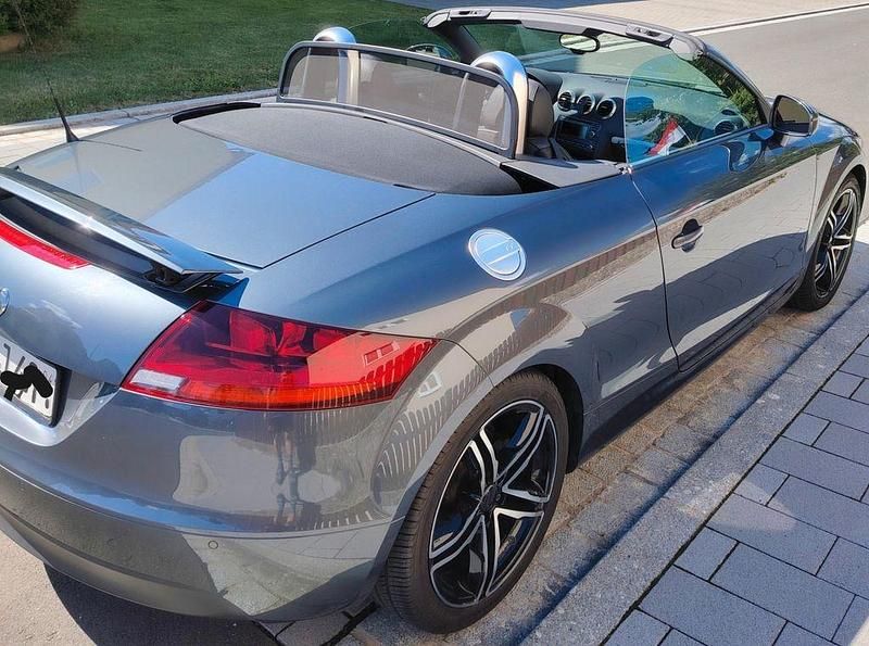 Grau Gebraucht 2006 Audi TT Roadster Sport Cabrio | 12.499 € (Teuer) - Bild 1/4