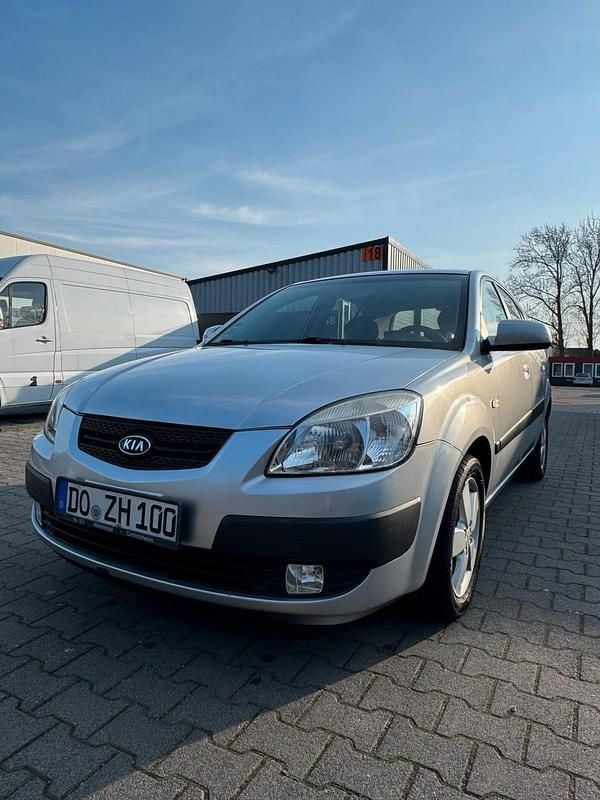 Second-hand Kia Rio 90 CP (66 kW) 2007 Argintiu Berlinǎ