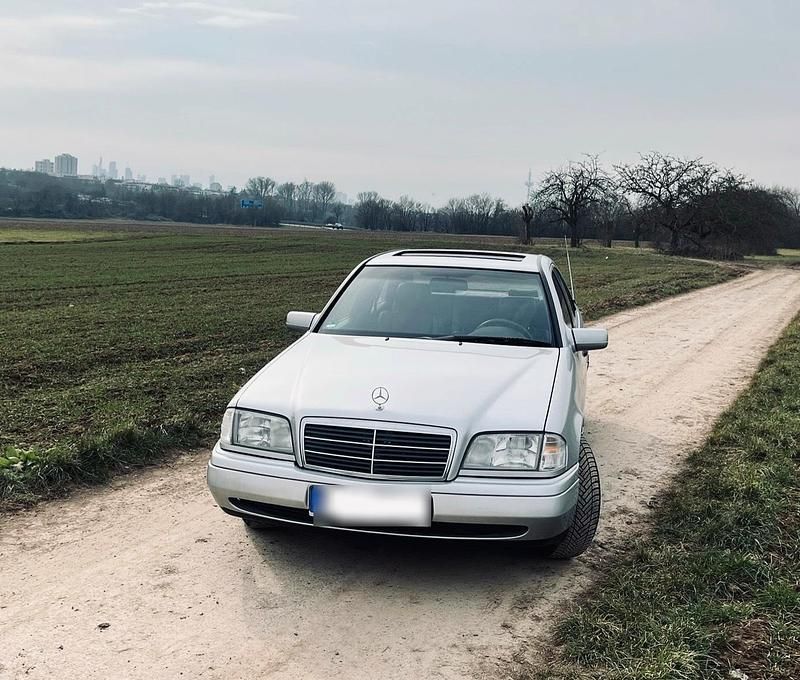Gebraucht Mercedes C230 196 PS (144 kW) 1996 Silber Limousine